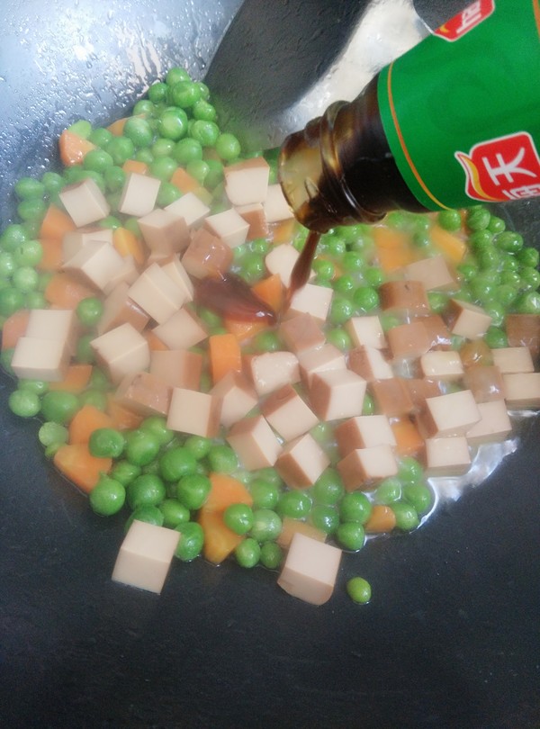 時蔬燴雞蛋干的做法-家常味炒菜譜-易網(wǎng)健康養(yǎng)生網(wǎng) 時蔬燴雞蛋干的做法-家常味炒菜譜