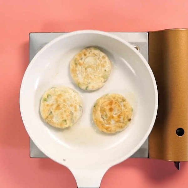 蔥油餅的做法-家常味煎菜譜