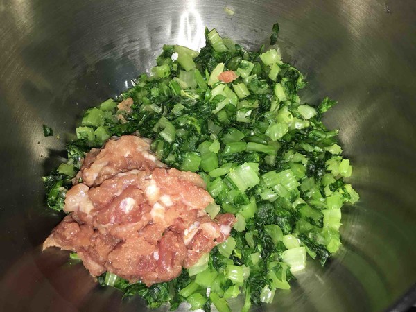 蒸芹菜肉大包子的做法-家常味蒸菜譜-易網健康養生網 蒸芹菜肉大包子的做法-家常味蒸菜譜