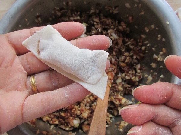 香菇餛飩的做法-酸辣味煮菜譜