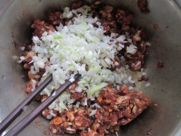 香菇餛飩的做法-酸辣味煮菜譜