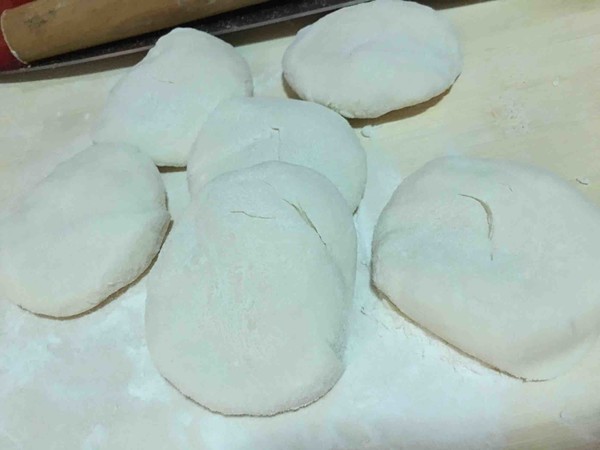 蒸芹菜肉大包子的做法-家常味蒸菜譜-易網健康養生網 蒸芹菜肉大包子的做法-家常味蒸菜譜