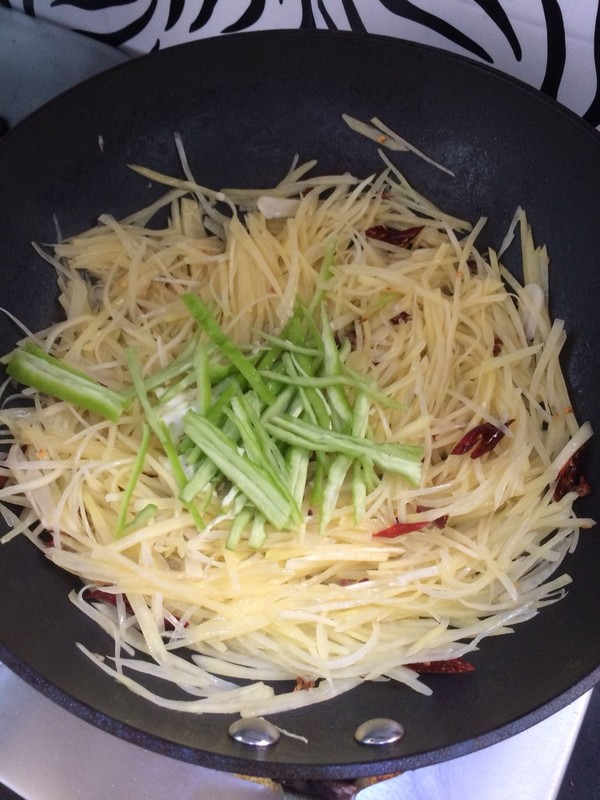 花椒土豆絲的做法-家常味炒菜譜