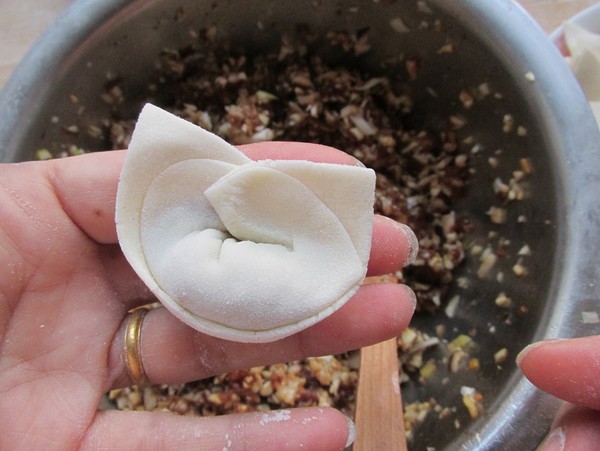 香菇餛飩的做法-酸辣味煮菜譜