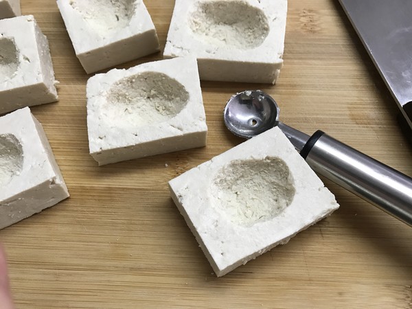 豆腐釀肉煲的做法-咸鮮味燉菜譜-易網(wǎng)健康養(yǎng)生網(wǎng) 豆腐釀肉煲的做法-咸鮮味燉菜譜