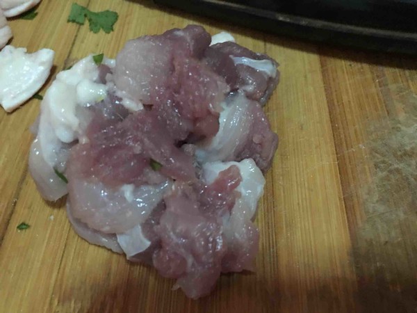 蒸芹菜肉大包子的做法-家常味蒸菜譜-易網健康養生網 蒸芹菜肉大包子的做法-家常味蒸菜譜