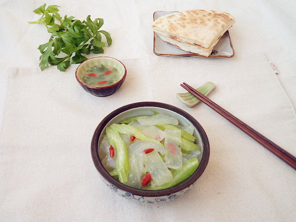 芹菜炒燜子的做法-家常味炒菜譜