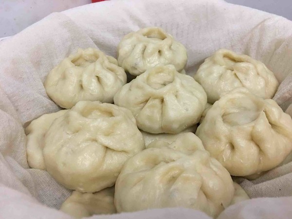 蒸芹菜肉大包子的做法-家常味蒸菜譜-易網健康養生網 蒸芹菜肉大包子的做法-家常味蒸菜譜