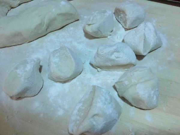 蒸芹菜肉大包子的做法-家常味蒸菜譜-易網健康養生網 蒸芹菜肉大包子的做法-家常味蒸菜譜