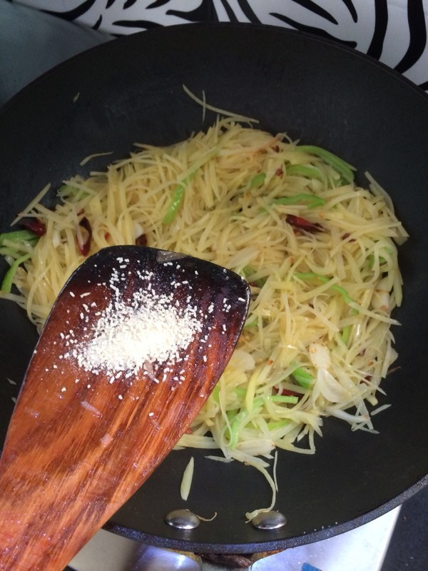 花椒土豆絲的做法-家常味炒菜譜