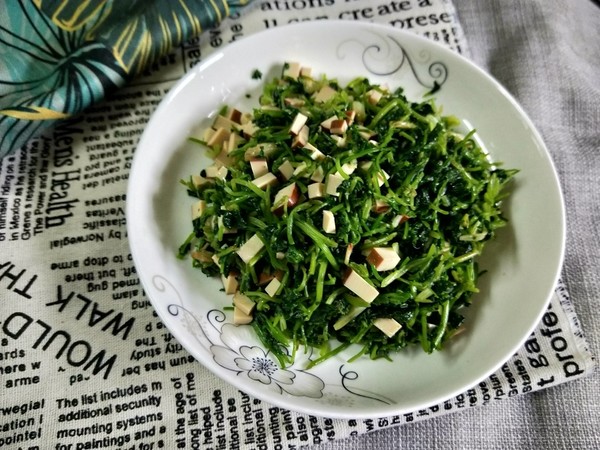 雞蛋干拌香菜的做法-咸鮮味拌菜譜