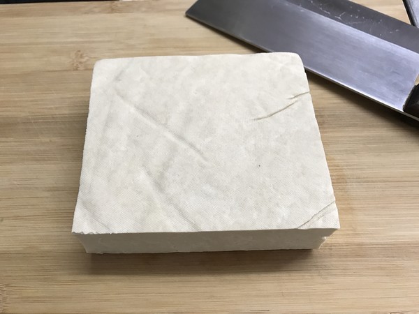 豆腐釀肉煲的做法-咸鮮味燉菜譜-易網(wǎng)<a href=http://www.gyfww.com/ target=_blank class=infotextkey>健康養(yǎng)生</a>網(wǎng) 豆腐釀肉煲的做法-咸鮮味燉菜譜