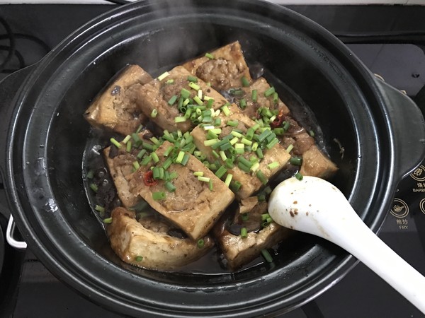 豆腐釀肉煲的做法-咸鮮味燉菜譜-易網(wǎng)健康養(yǎng)生網(wǎng) 豆腐釀肉煲的做法-咸鮮味燉菜譜