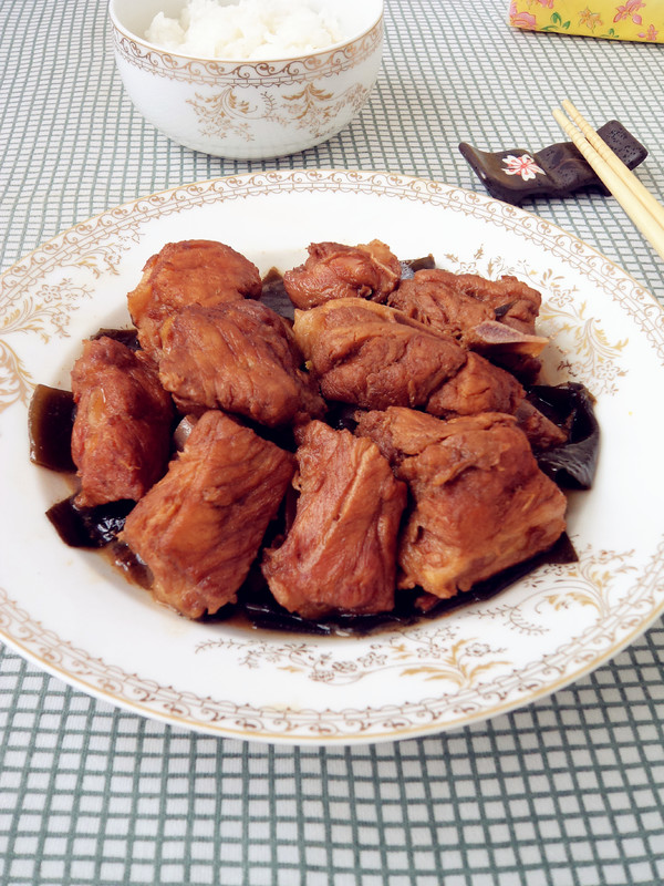 回鍋排骨燴海帶的做法-咸鮮味燴菜譜