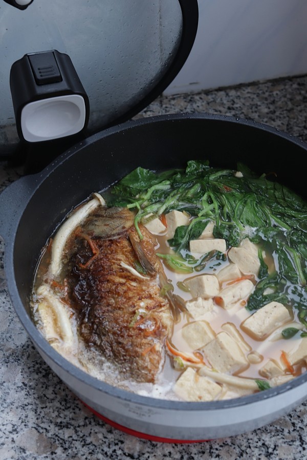 鯽魚豆腐湯的做法-咸鮮味煮菜譜
