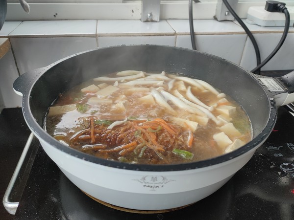 鯽魚豆腐湯的做法-咸鮮味煮菜譜