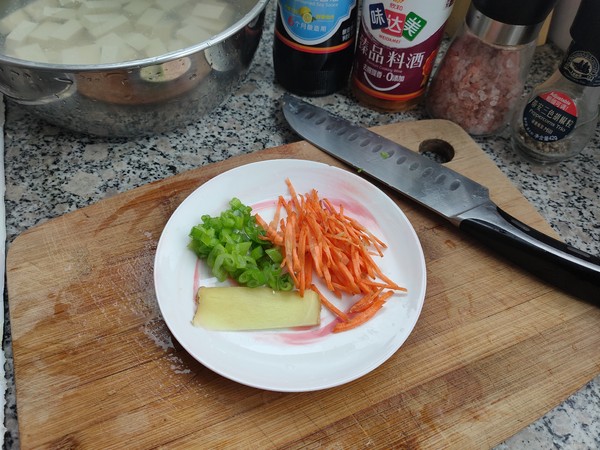 鯽魚豆腐湯的做法-咸鮮味煮菜譜