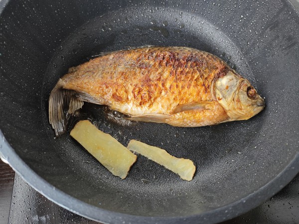 鯽魚豆腐湯的做法-咸鮮味煮菜譜