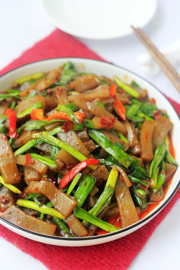 韭菜炒魔芋的做法-香辣味炒菜譜-易網健康養生網 韭菜炒魔芋的做法-香辣味炒菜譜