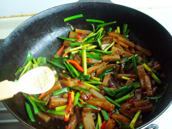 韭菜炒魔芋的做法-香辣味炒菜譜-易網健康養生網 韭菜炒魔芋的做法-香辣味炒菜譜