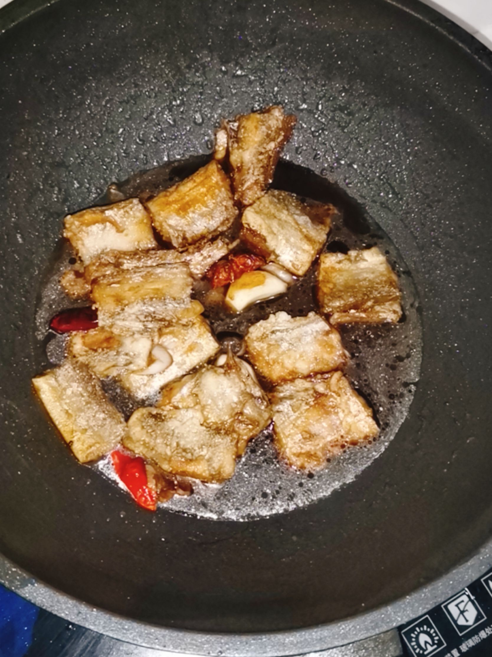 紅燒帶魚的做法-咸鮮味炸菜譜-易網健康養生網 紅燒帶魚的做法-咸鮮味炸菜譜