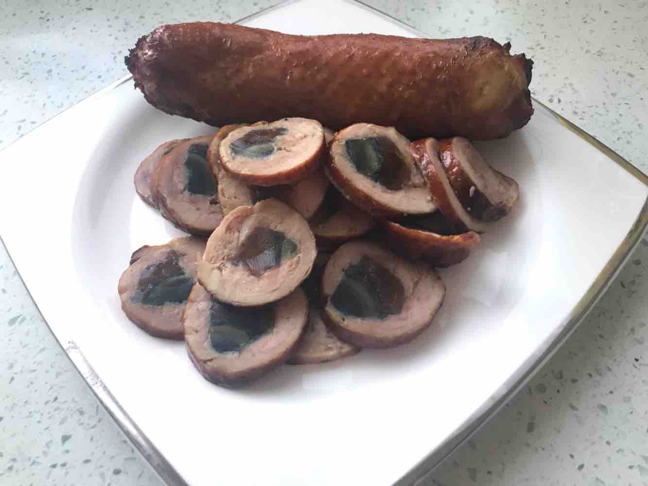 松花雞腿卷的做法-咸鮮味蒸菜譜