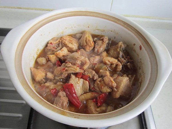 香辣雞煲的做法-家常味燉菜譜
