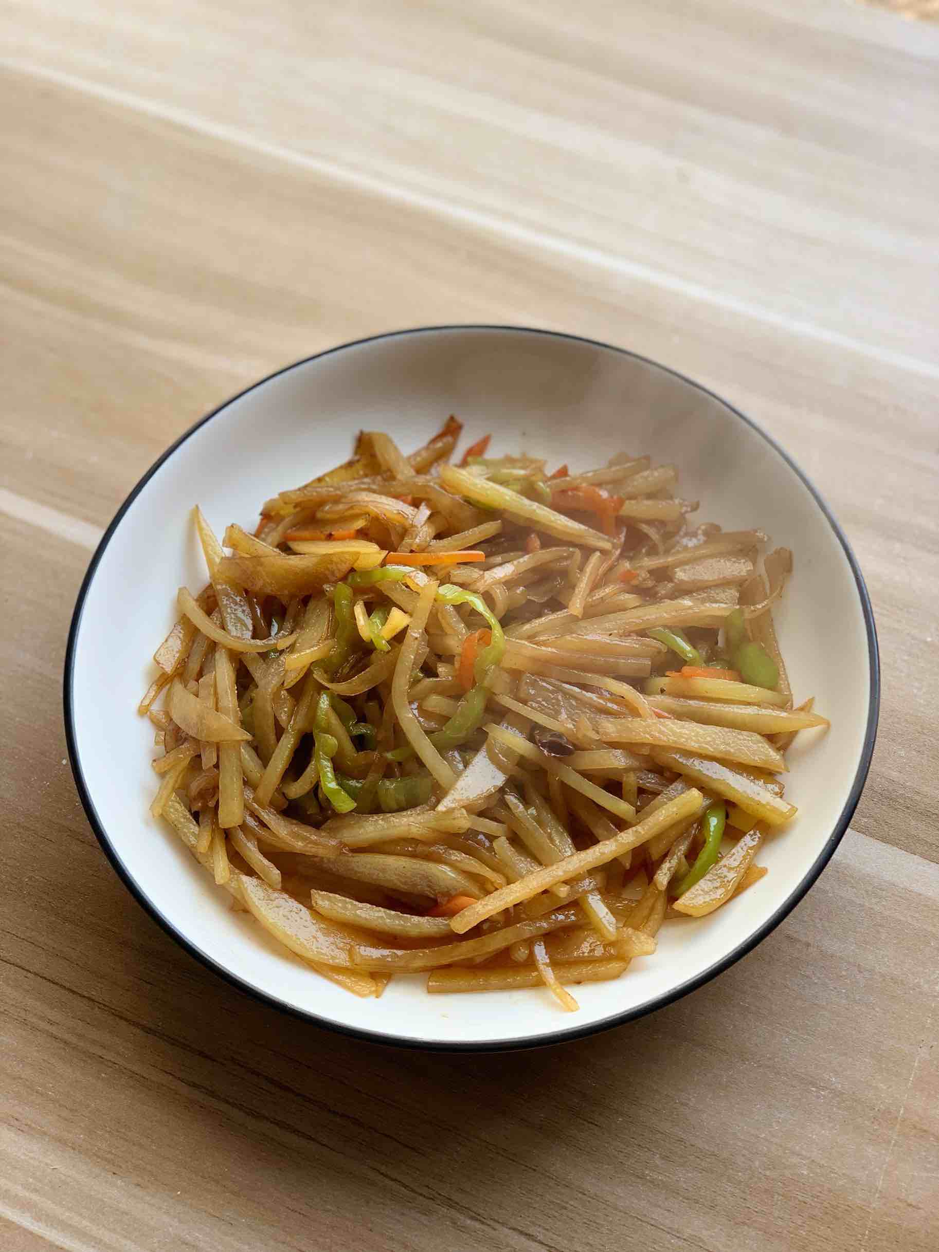 超級(jí)好吃的酸辣土豆絲的做法-香辣味炒菜譜