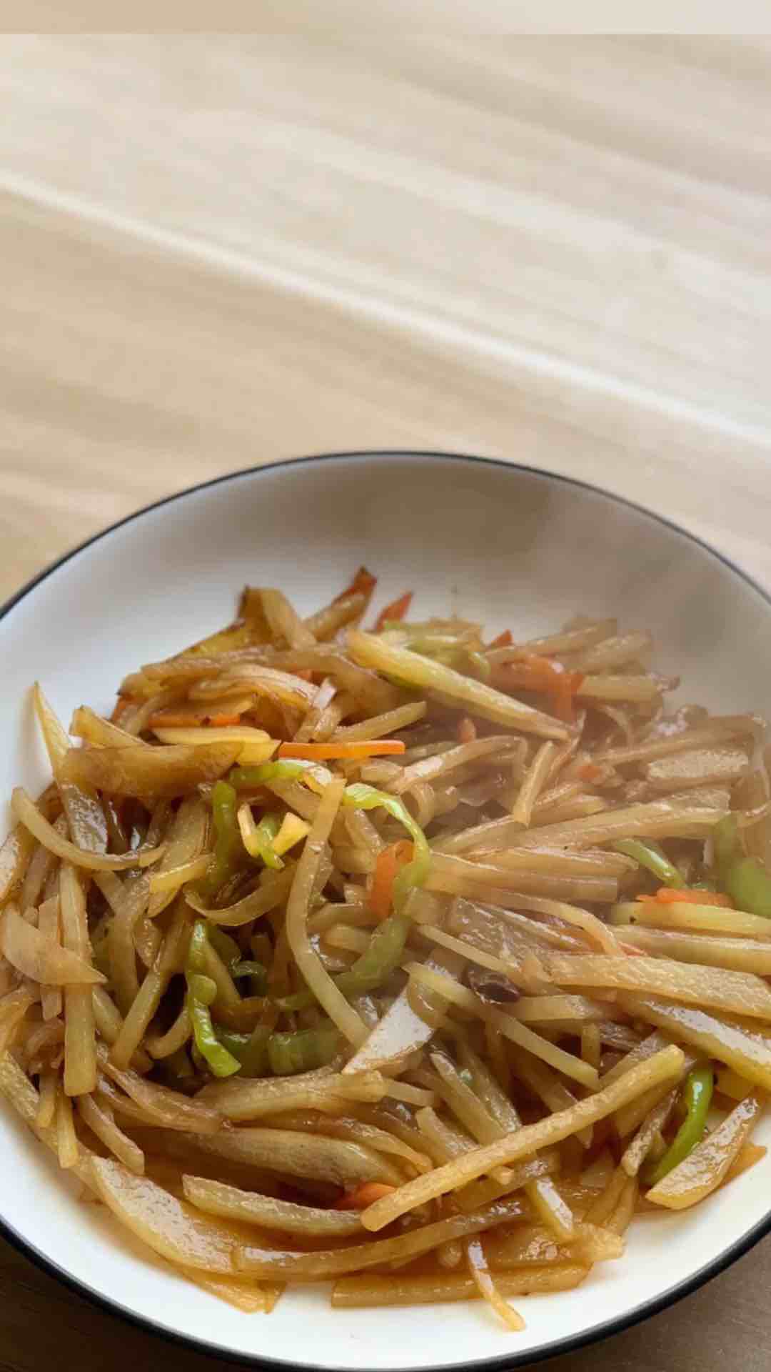 超級(jí)好吃的酸辣土豆絲的做法-香辣味炒菜譜