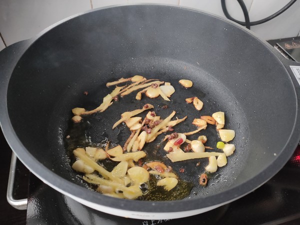 醬燜梭魚的做法-咸鮮味燉菜譜