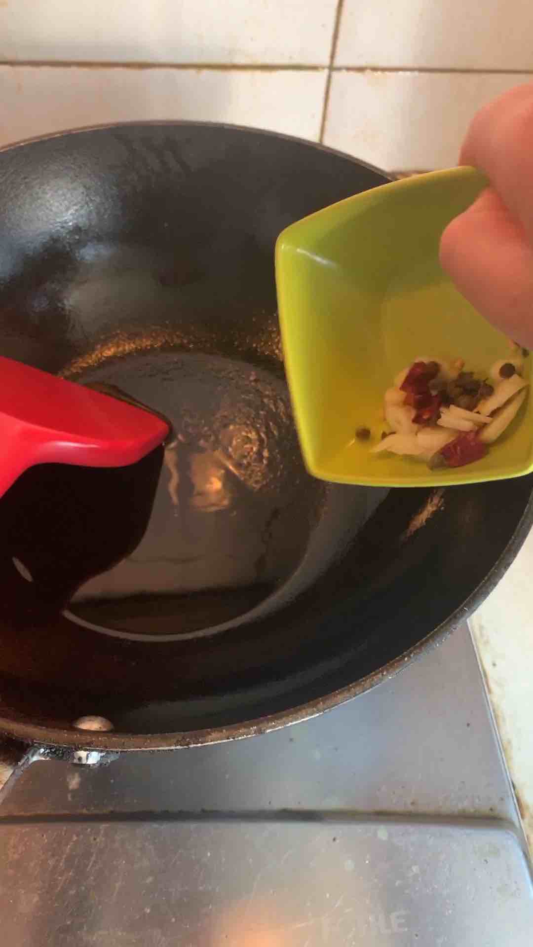 超級(jí)好吃的酸辣土豆絲的做法-香辣味炒菜譜