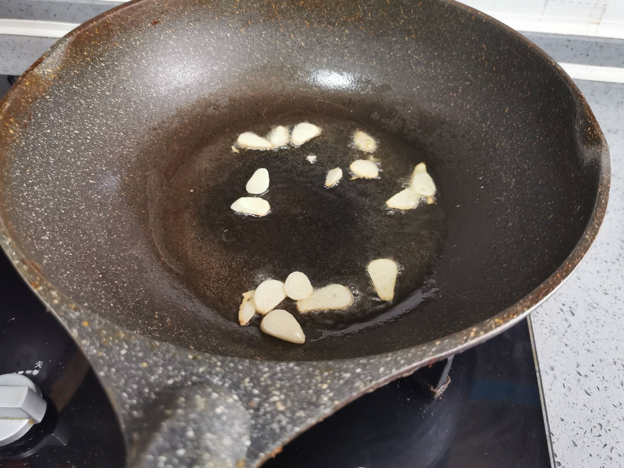 清炒花生芽的做法-家常味炒菜譜