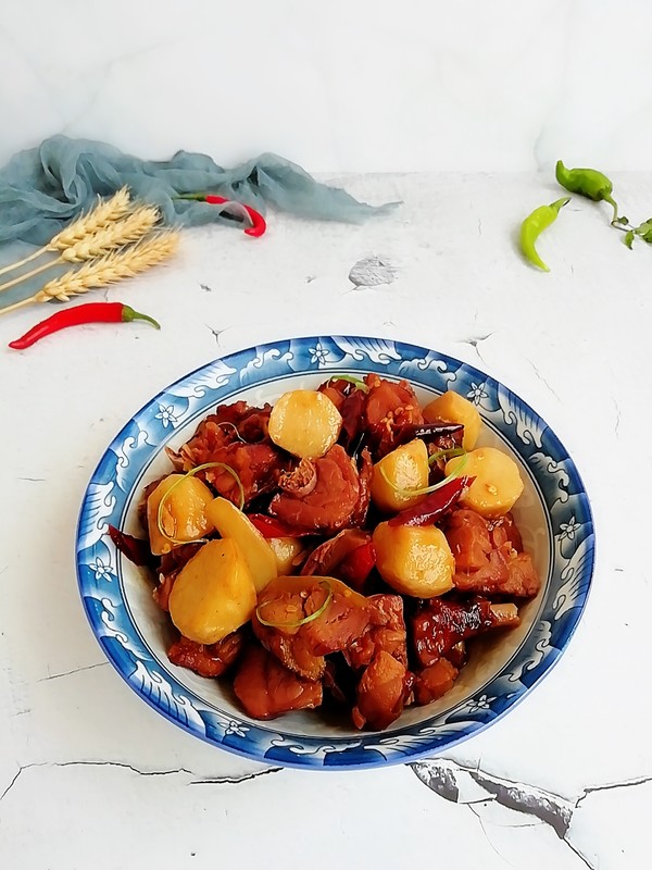 臘鴨燜芋頭的做法-香辣味燜菜譜