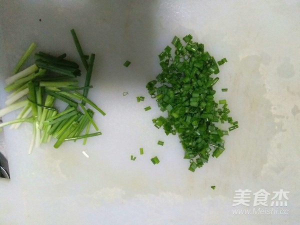 萌寶牌蔥油拌面的做法-醬香味拌菜譜