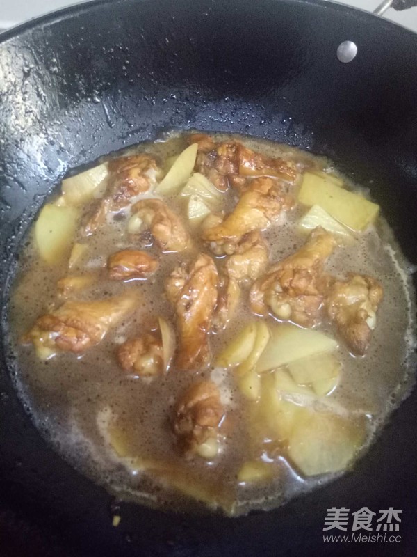 雞翅根炒土豆片的做法-家常味爆菜譜