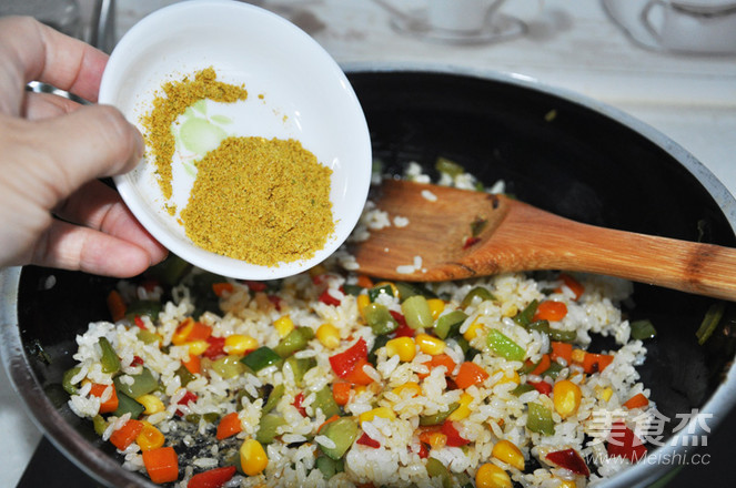 咖喱菌粉黃金炒飯的做法-咖喱味炒菜譜