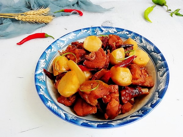 臘鴨燜芋頭的做法-香辣味燜菜譜