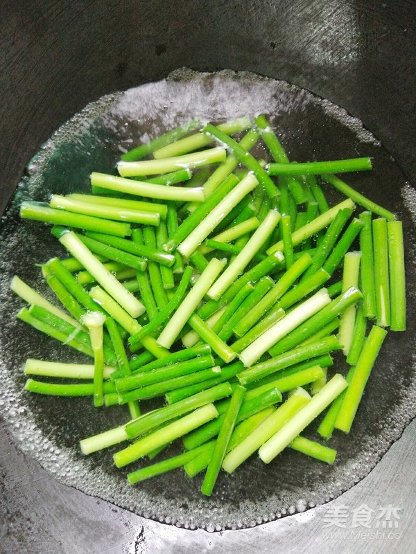 香辣蒜苔炒牛肉的做法-香辣味炒菜譜