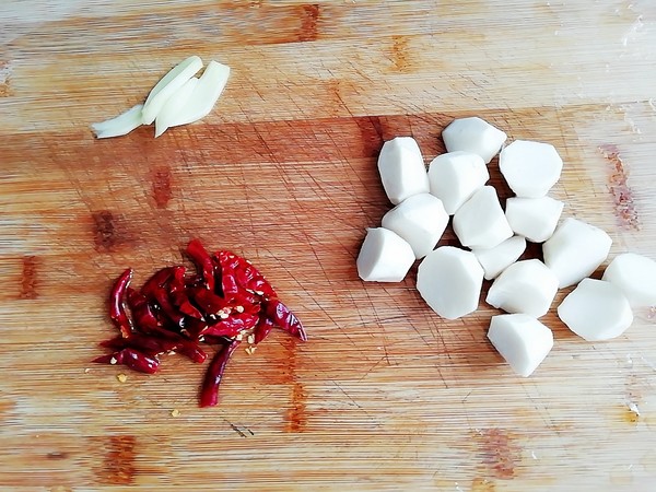 臘鴨燜芋頭的做法-香辣味燜菜譜