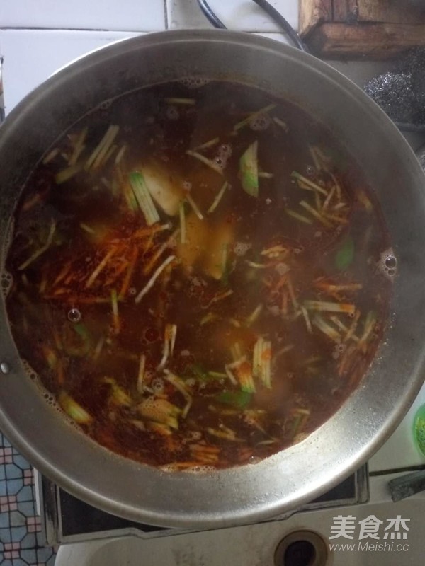 瞎搗亂的火鍋餃子的做法-紅油味煮菜譜