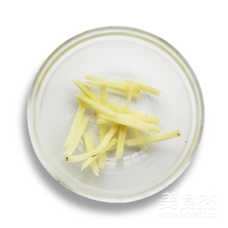 【滋補暖心】黃花菜蟲草花燉雞湯的做法-家常味燉菜譜