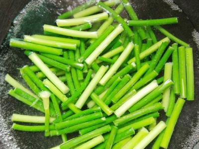 香辣蒜苔炒牛肉的做法-香辣味炒菜譜