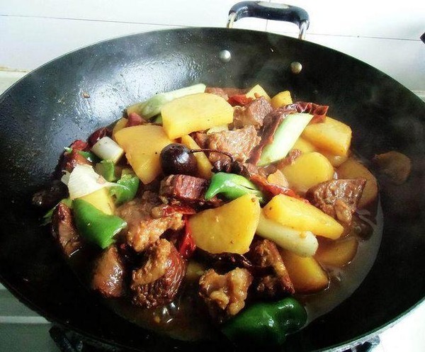 大盤牛肉的做法-香辣味燒菜譜-易網(wǎng)健康養(yǎng)生網(wǎng) 大盤牛肉的做法-香辣味燒菜譜