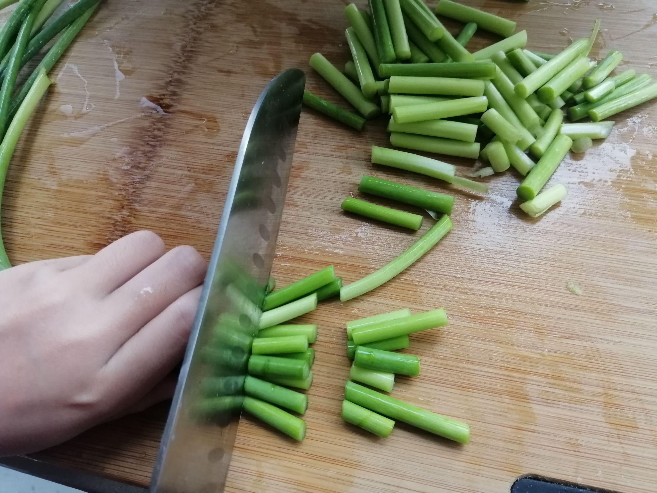 蒜苔炒肉，小朋友來做菜的做法-家常味炒菜譜
