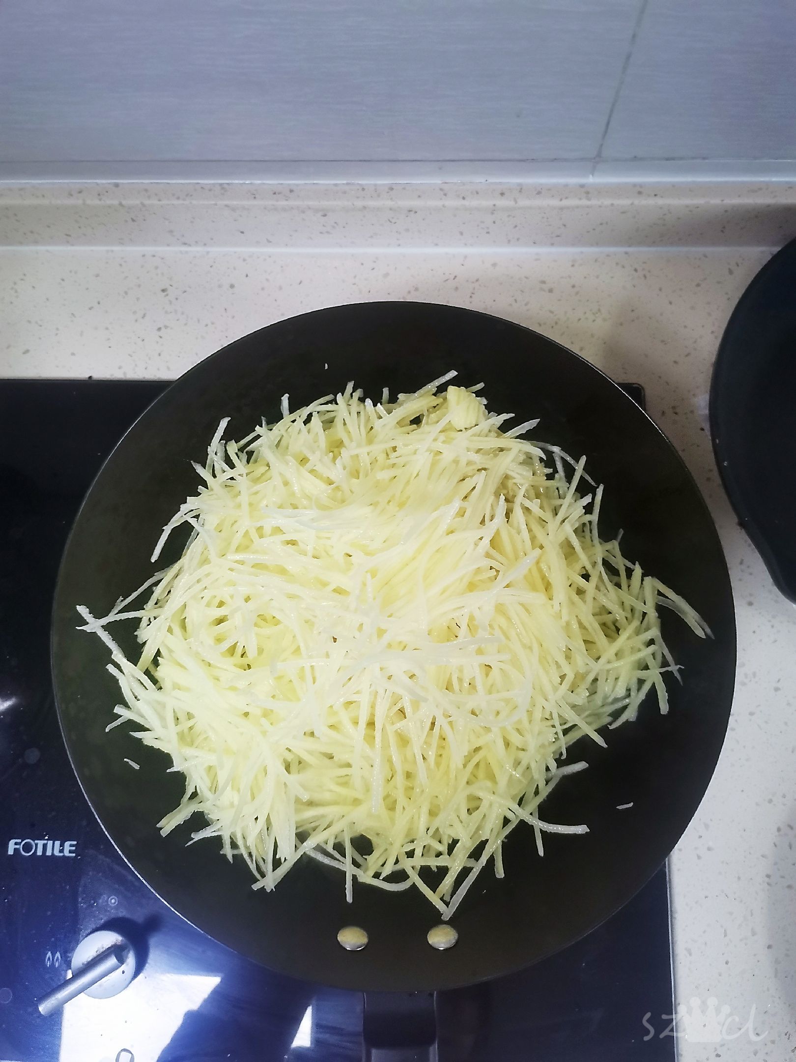 炒土豆絲的做法-咸鮮味炒菜譜-易網健康養生網 炒土豆絲的做法-咸鮮味炒菜譜