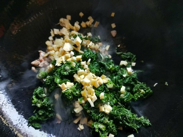 筍丁咸肉炒薺菜的做法-咸鮮味炒菜譜
