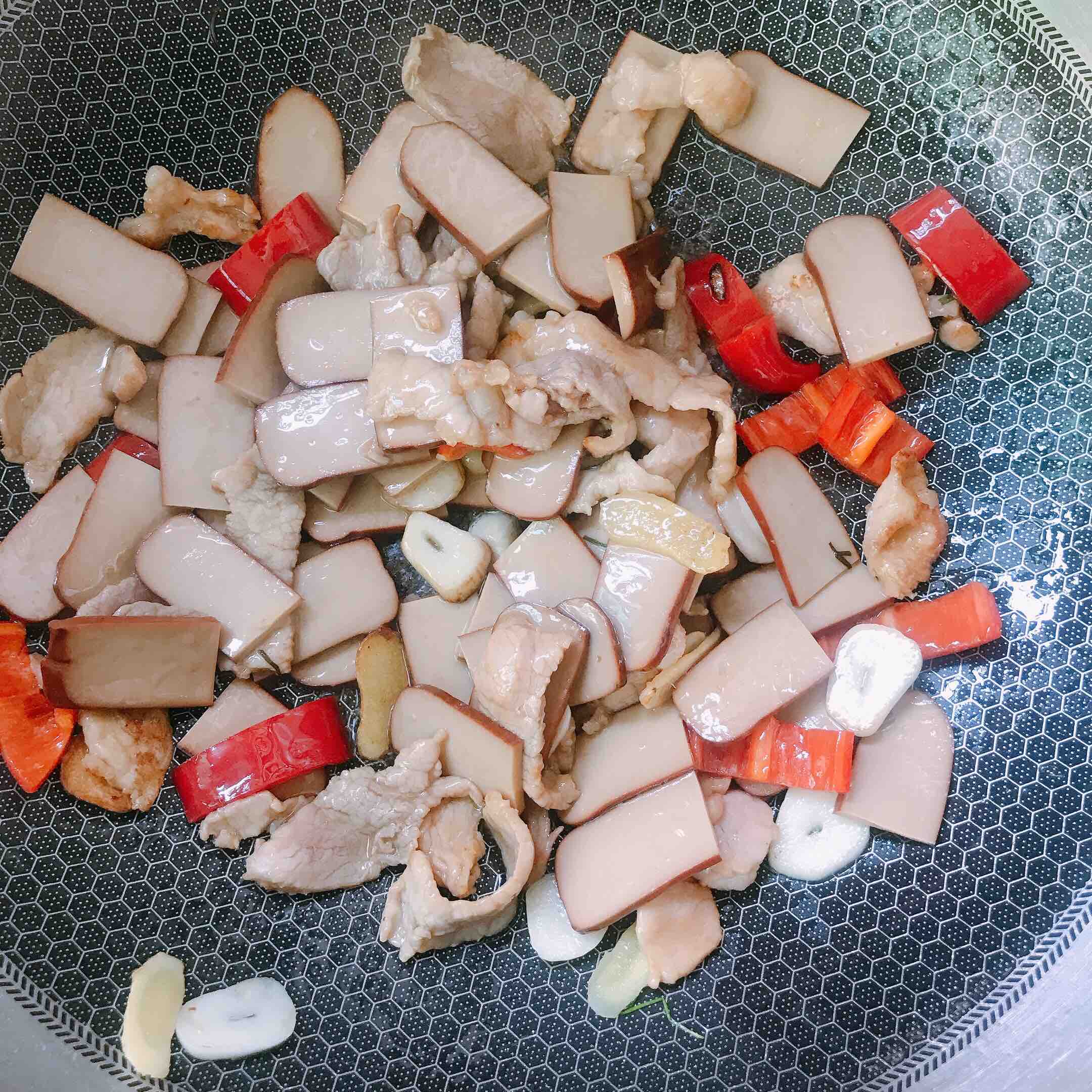 雞蛋干炒肉片的做法-咸鮮味炒菜譜