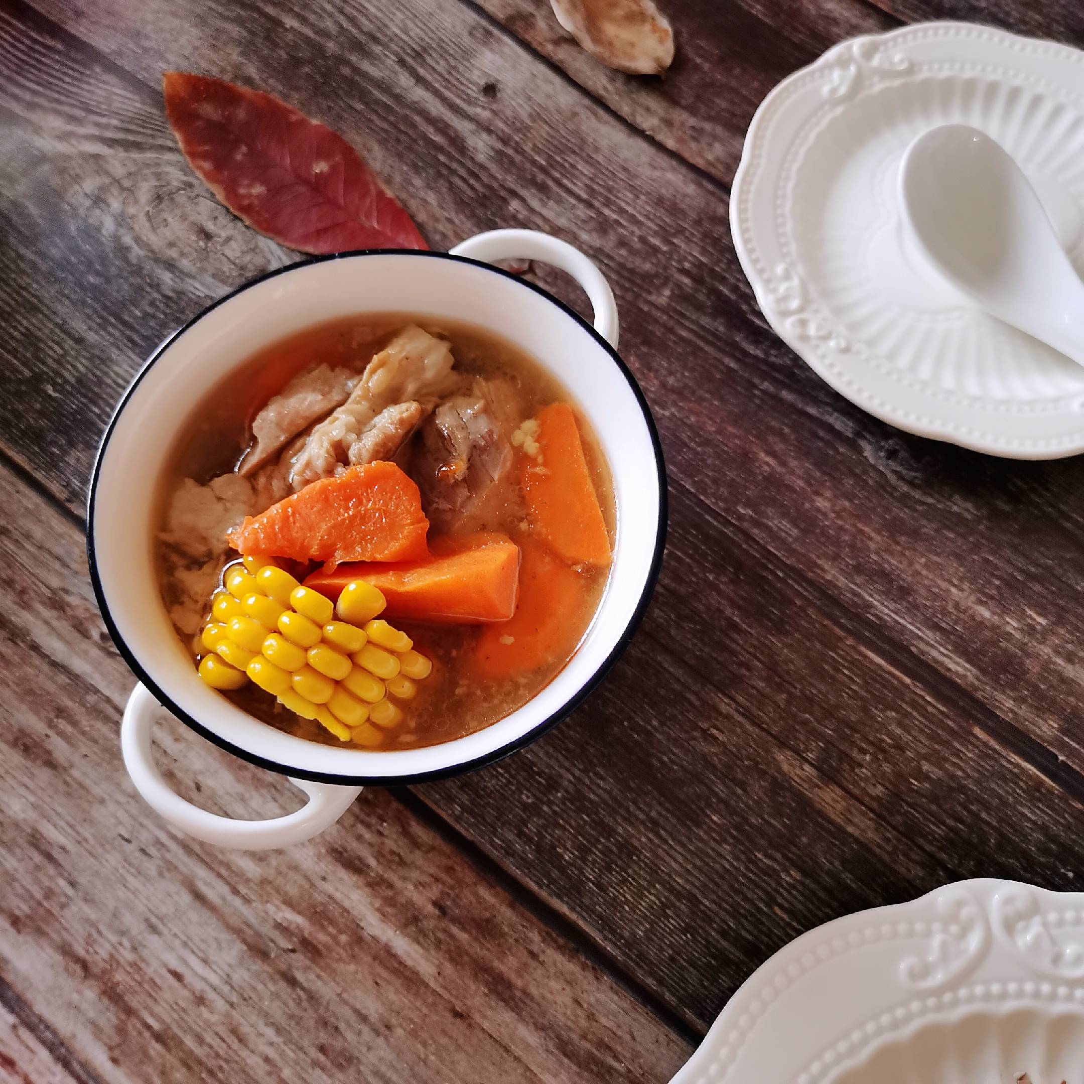 胡蘿卜玉米大骨湯的做法-家常味燉菜譜-易網健康養生網 胡蘿卜玉米大骨湯的做法-家常味燉菜譜