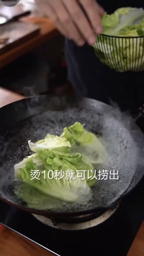 蒜蓉生菜的做法-蒜香味炒菜譜-易網<a href=http://www.gyfww.com/ target=_blank class=infotextkey>健康養生</a>網 蒜蓉生菜的做法-蒜香味炒菜譜