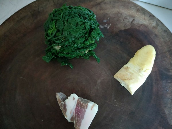 筍丁咸肉炒薺菜的做法-咸鮮味炒菜譜